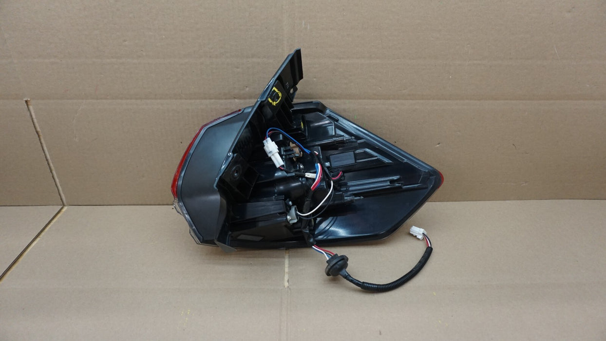 2017-2019 NISSAN ROGUE REAR LEFT DRIVERS SIDE OUTER TAIL LIGHT OEM 17 18 19