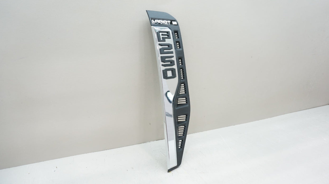 2023-2025 FORD 250 LARIAT RIGHT SIDE FENDER VENT EMBLEM OEM PC3B-P000A72