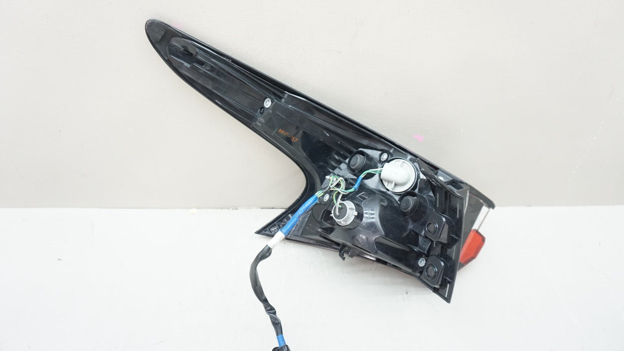 2015-2017 LEXUS NX200T NX300 NX300H REAR RIGHT PASSENGER SIDE TAIL LIGHT OEM