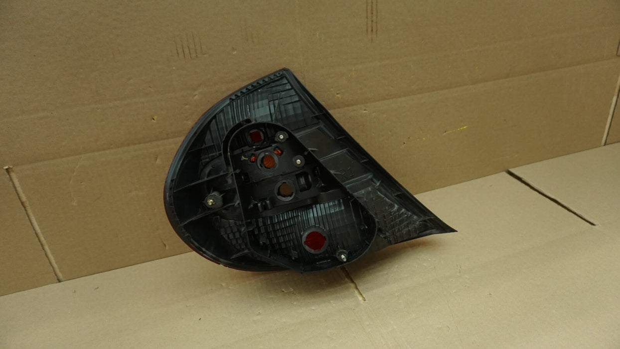 2002-2004 TOYOTA CAMRY RIGHT PASSENGER SIDE TAIL LIGHT HALOGEN OEM 02 03 04