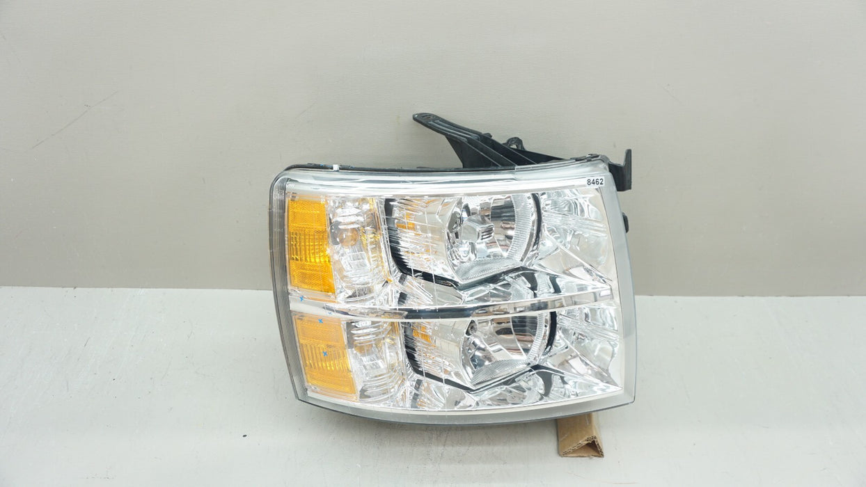2007-2013 CHEVROLET SILVERADO 1500 2500 3500 FRONT RIGHT HALOGEN HEADLIGHT OEM