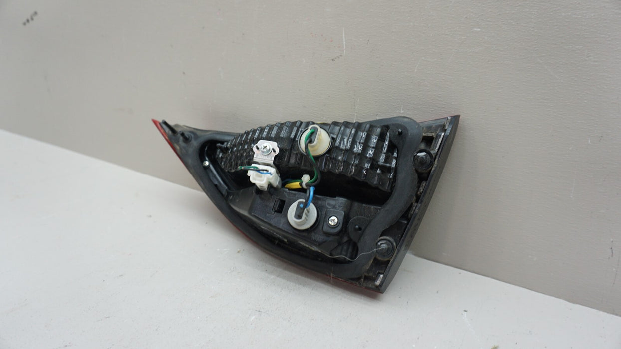 2014-2016 HYUNDAI ELANTRA REAR LEFT SIDE INNER TAIL LIGHT LAMP OEM 92403-3Y5