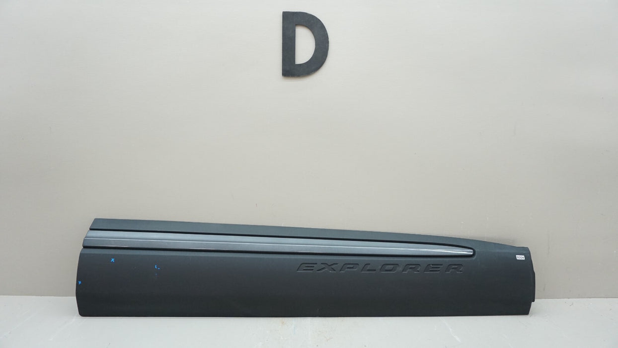 2020-2021 FORD EXPLORER FRONT RH RIGHT PASSENGER DOOR LOWER TRIM OEM LB5B-S20848