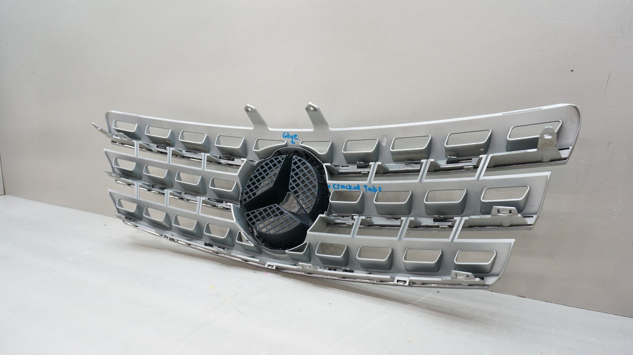 2009-2011 MERCEDES-BENZ ML350 ML550 ML550 FRONT BUMPER GRILLE OEM A1648880923