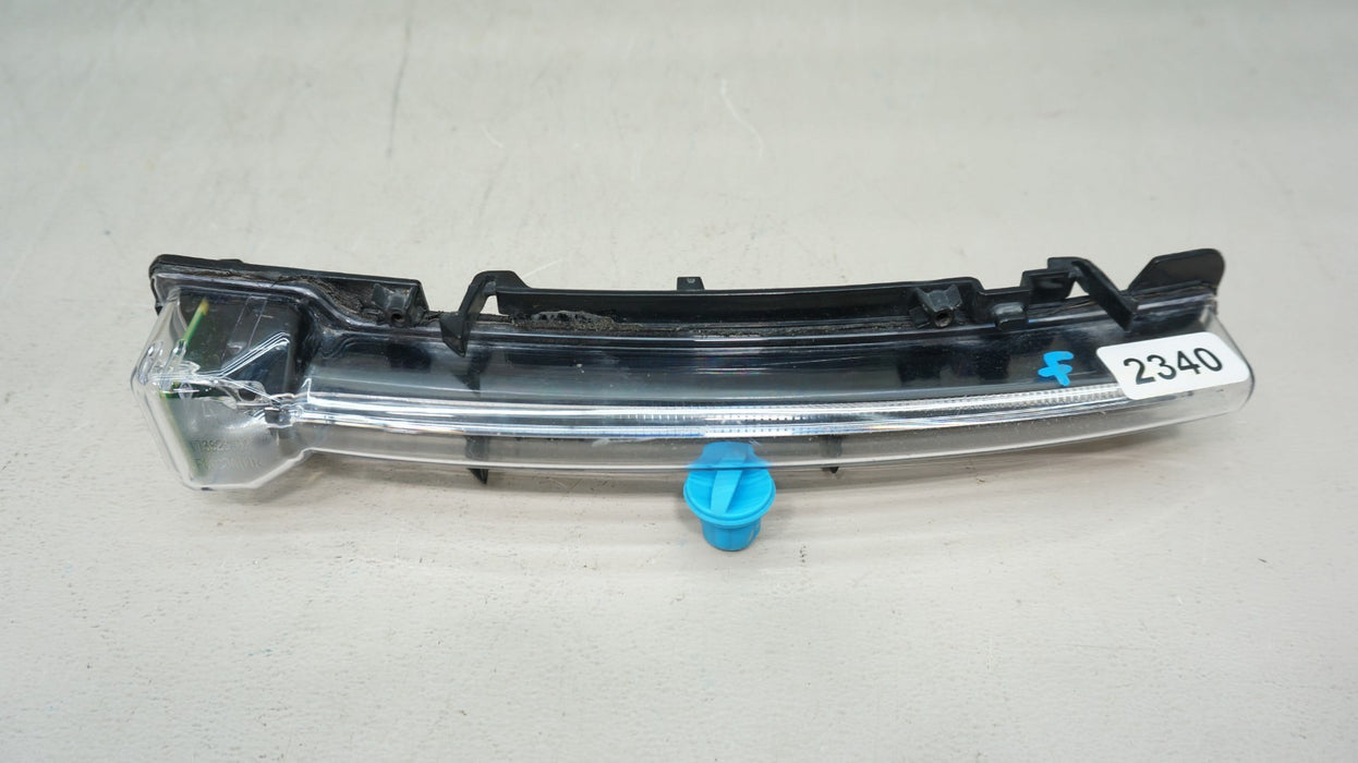 2010-2019 FORD TAURUS FRONT RIGHT SIDE TURN SIGNAL LIGHT OEM AG13-13B220-A