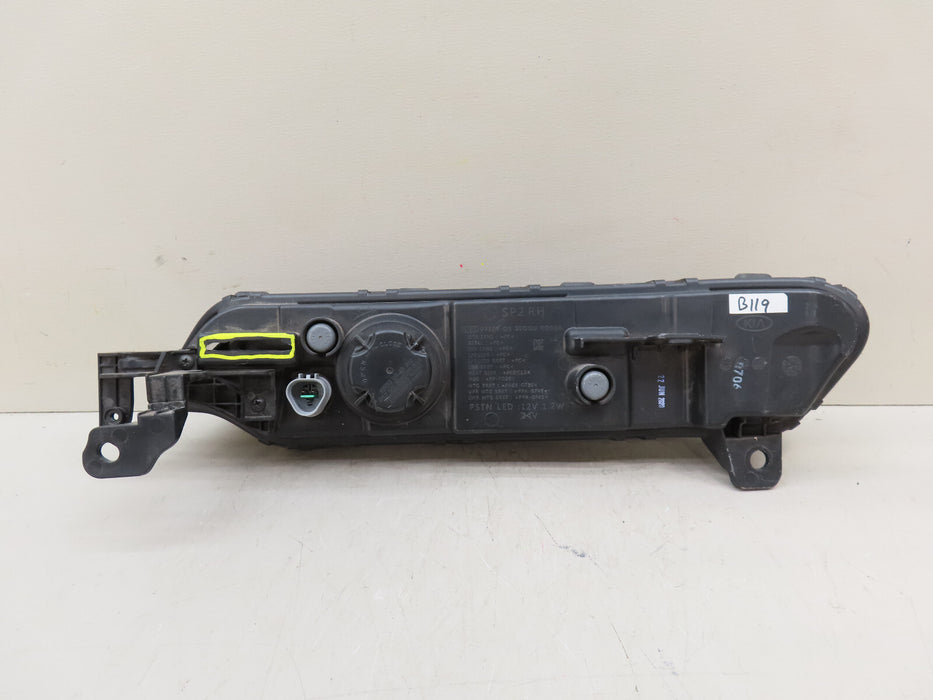 2020-2022 KIA SELTOS FRONT RIGH PASSENGER DAYTIME RUNNING LIGHT OEM 92109-Q5