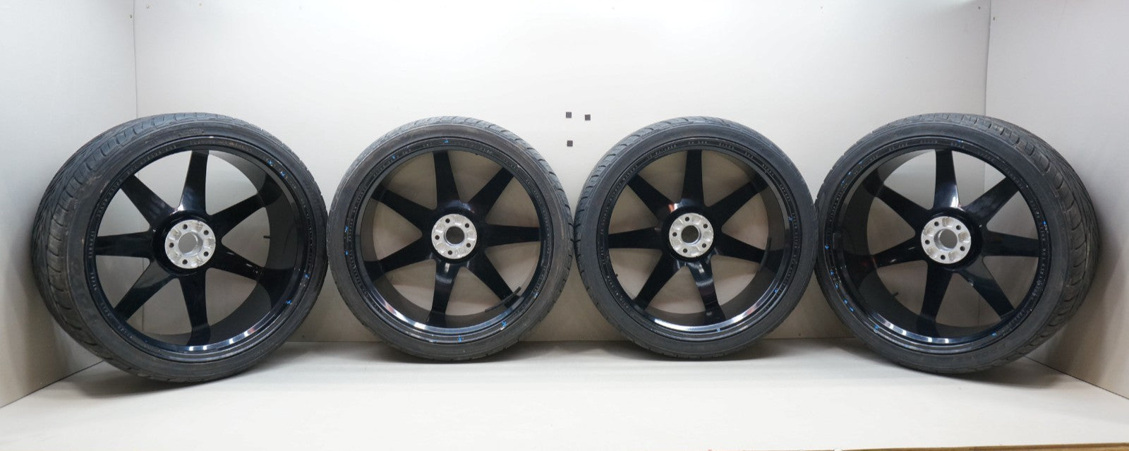 ROLLS ROYCE VOSSEN FORGED SERIES S17-11 SET RIMS W TIRES. NO TPMS SENSORS