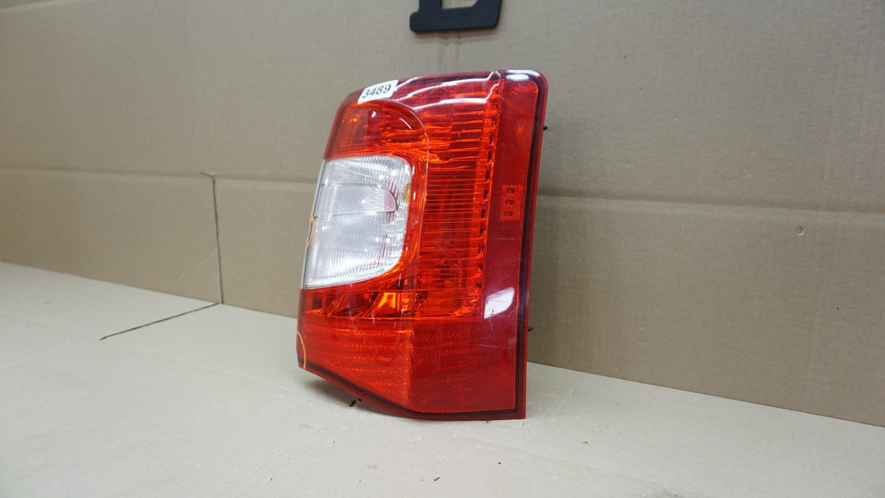 2011-2016 CHRYSLER TOWN & COUNTRY REAR RIGHT PASSENGER SIDE TAIL LIGHT OEM