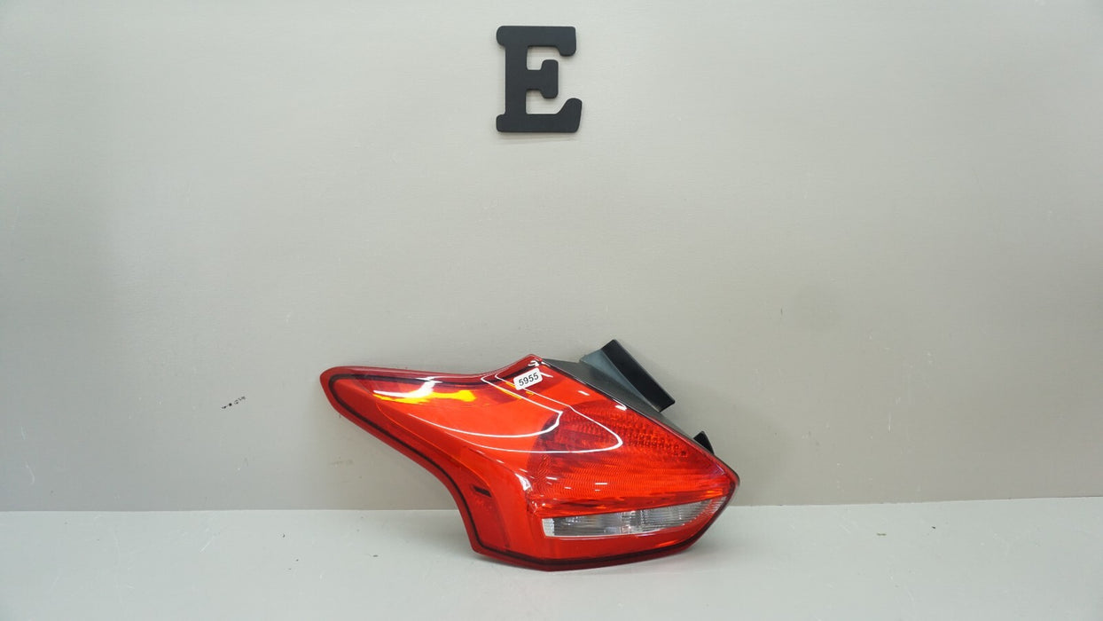 2015-2018 FORD FOCUS REAR LEFT DRIVERS SIDE HALOGEN TAIL LIGHT OEM F1EB13405G