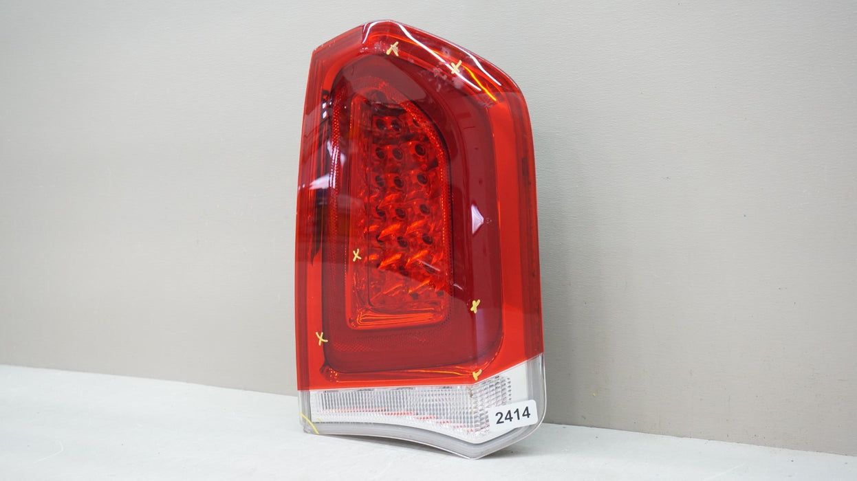 2015-2023 CHRYSLER 300 REAR RIGHT PASSENGER SIDE TAIL LIGHT OEM