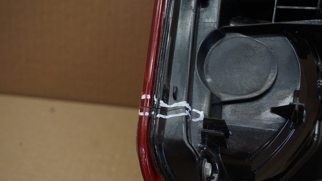2020-2022 FORD EXPLORER REAR LEFT DRIVER SIDE OUTER TAIL LIGHT LED LAMP OEM