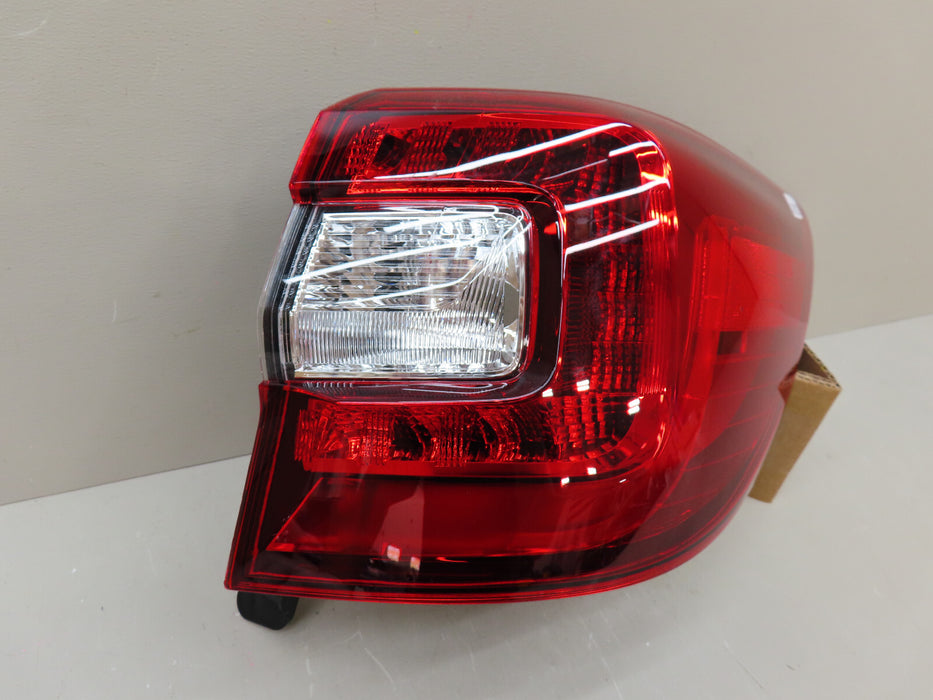 2015-2019 SUBARU OUTBACK REAR RIGHT PASSENGER SIDE TAIL LIGHT OEM