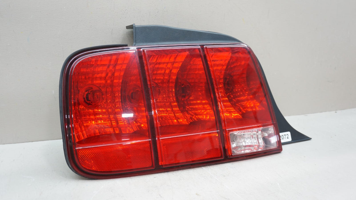 2005-2009 FORD MUSTANG REAR LEFT DRIVER SIDE TAIL LIGHT OEM 5R3T13A412