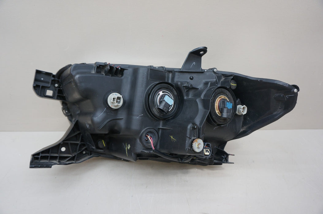 2016-2023 TOYOTA TACOMA FRONT RIGHT PASSENGER SIDE HEADLIGHT HALOGEN OEM