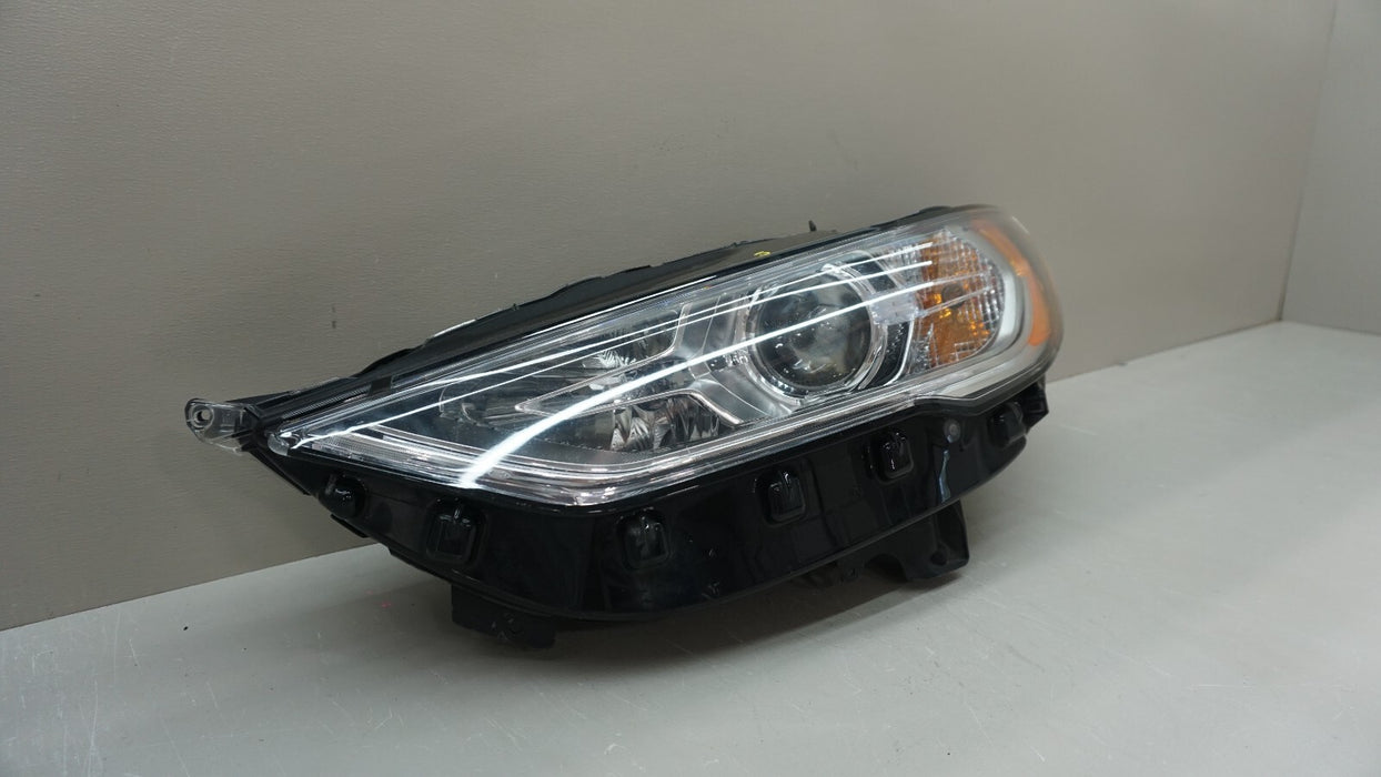 2017-2020 FORD FUSION FRONT LEFT DRIVERS SIDE HEADLIGHT HALOGEN OEM 17 18 19 20