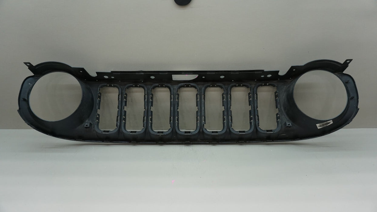 2015-2018 JEEP RENEGADE FRONT UPPER MAIN GRILLE 735587825 OEM 15 16 17 18