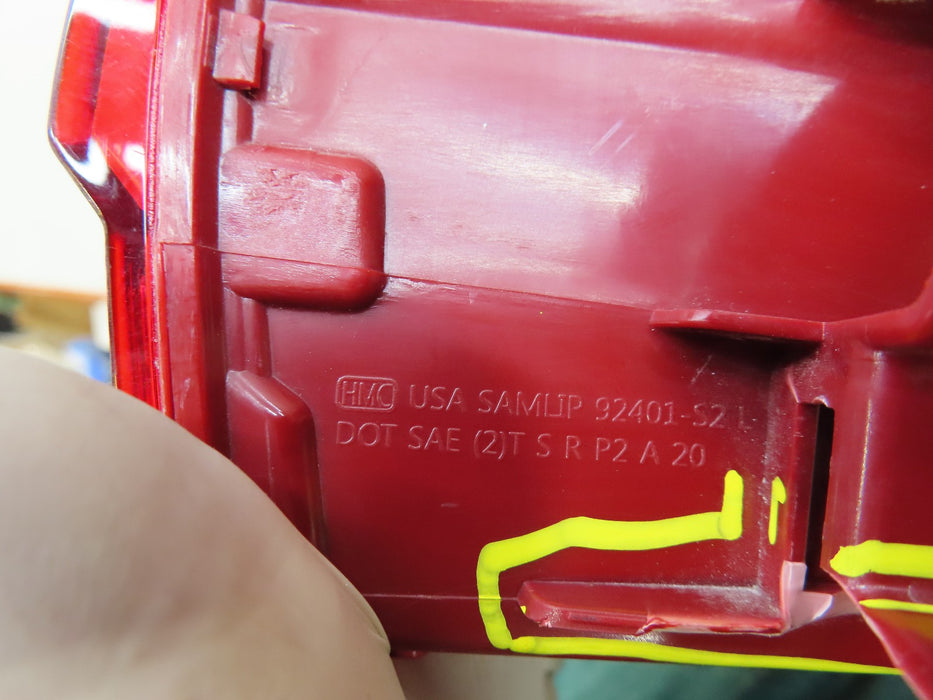 2021-2023 HYUNDAI SANTA FE REAR LEFT DRIVER SIDE TAIL LIGHT OUTER LED OEM