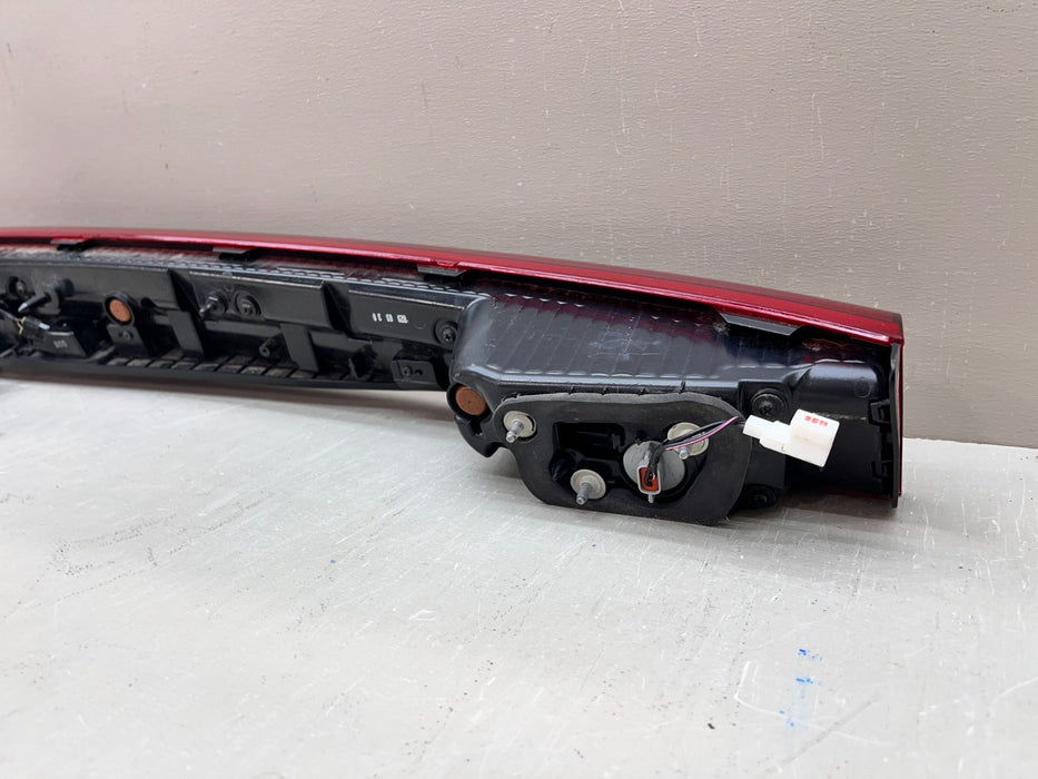2022-2024 KIA CARNIVAL CENTER TAIL LIGHT BAR W/CAMERA OEM 92409-R0320