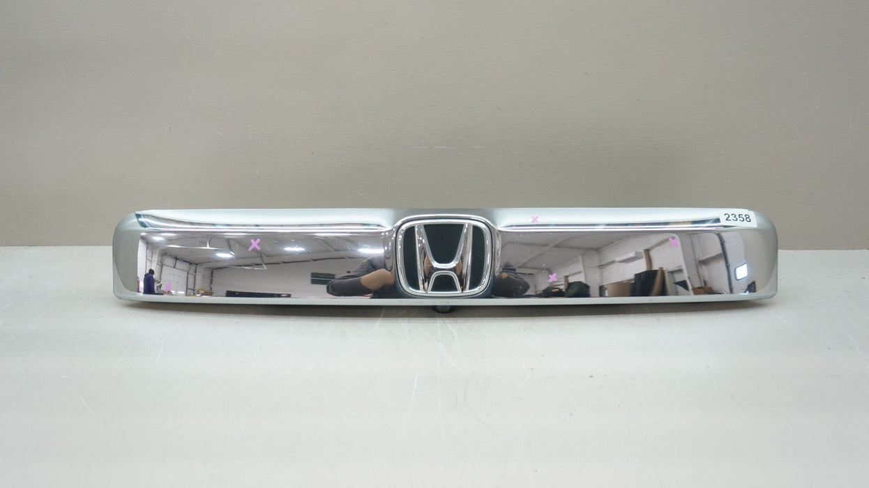 2009-2015 HONDA PILOT REAR HATCH CHROME TRIM MOLDING W/ CAMERA 74890SZAA010 OEM