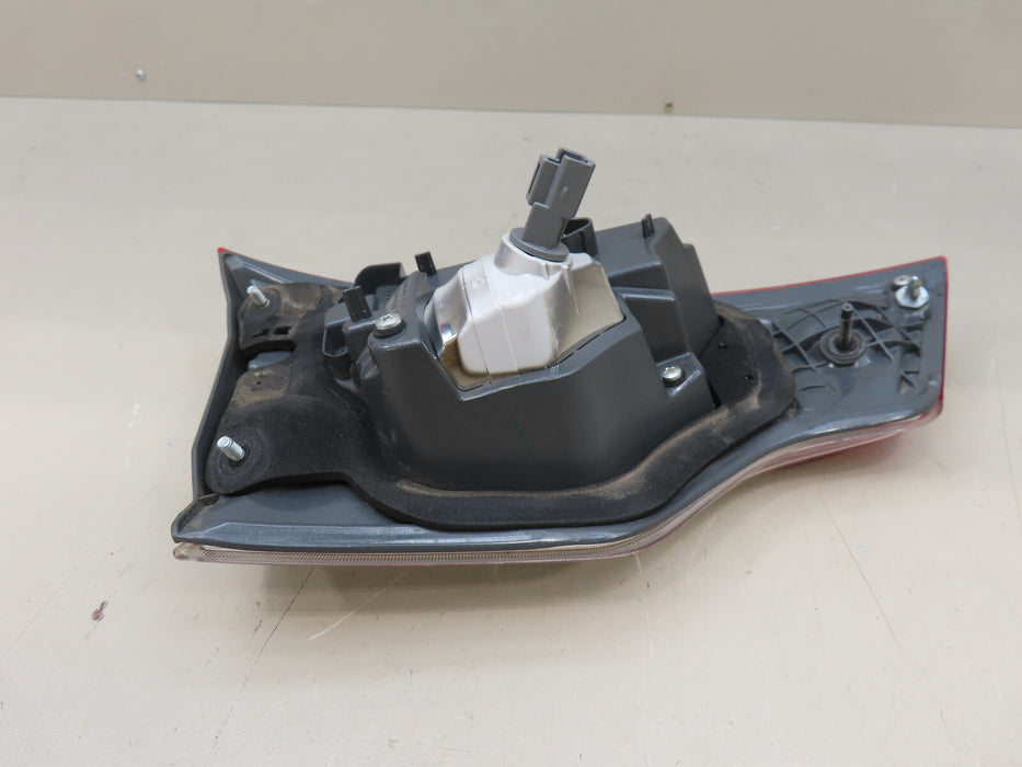 2017-2019 TOYOTA HIGHLANDER REAR RIGHT PASSENGER INNER TAIL LIGHT LED OEM