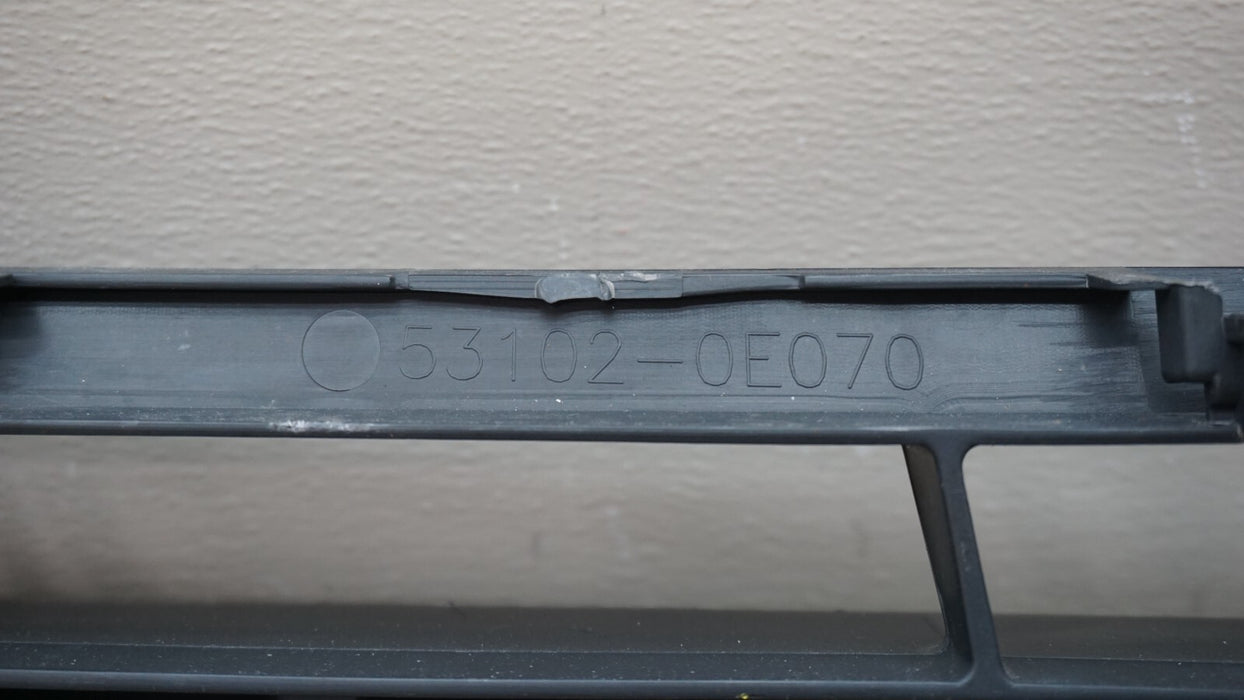 2017-2019 TOYOTA HIGHLANDER FRONT LOWER GRILLE 53102-0E070 OEM 17 18 19