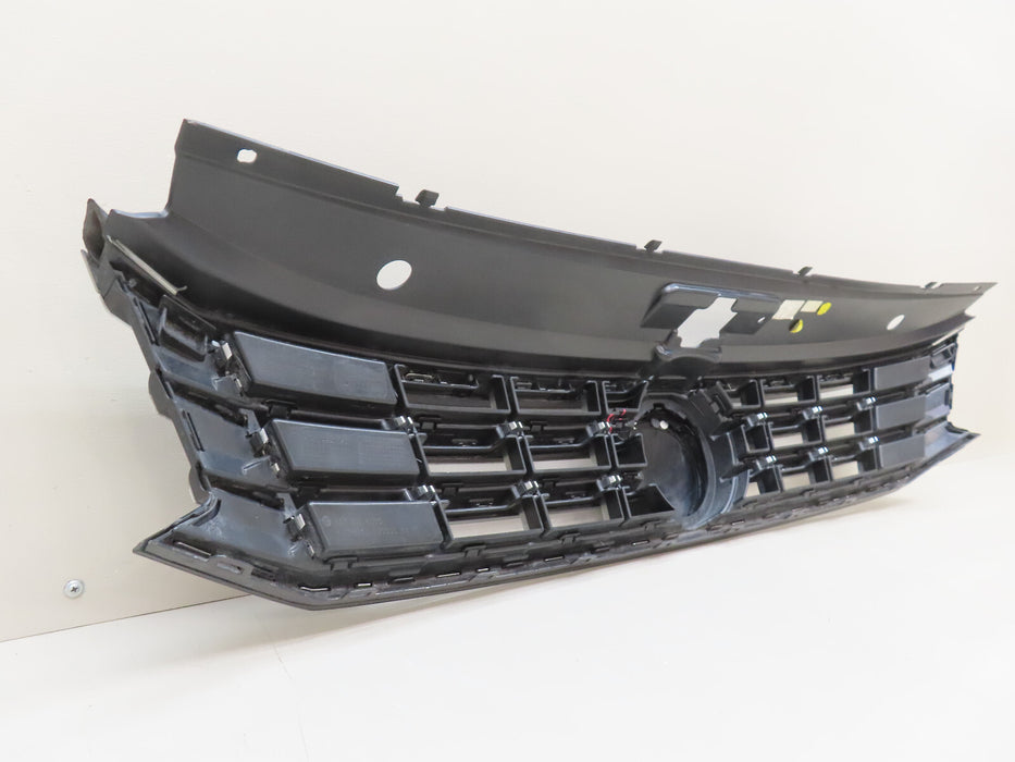 2016-2018 VOLKSWAGEN PASSAT FRONT RADIATOR GRILLE GRILL OEM