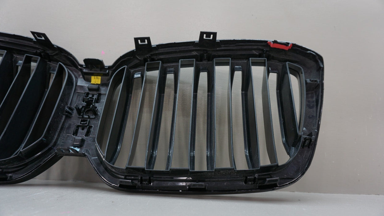 2022-2023 BMW X3 M FRONT MAIN GRILLE 10627111 OEM 22 23