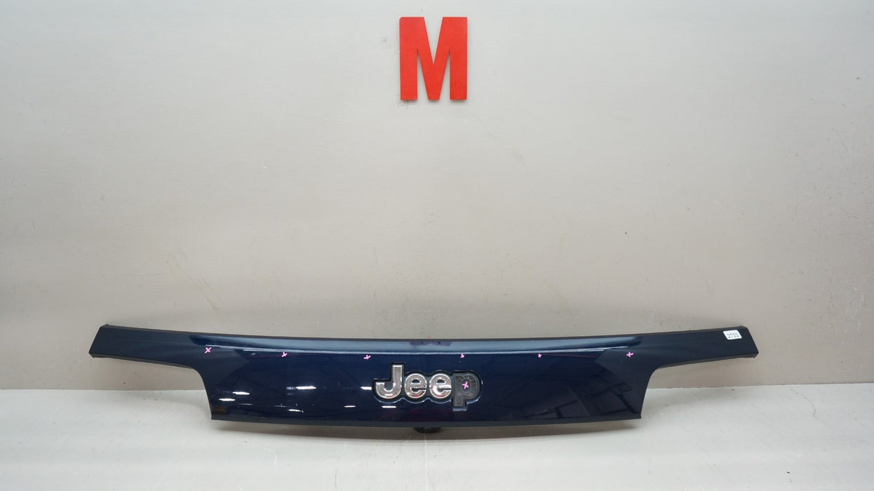 2014-2021 JEEP GRAND CHEROKEE REAR LIFTGATE MOLDING W/ CAMERA 1WD55TRMAD OEM