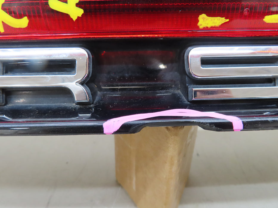 2019-2022 PORSCHE MACAN REAR CENTER TAIL LIGHT LED OEM 95B.945.208.L
