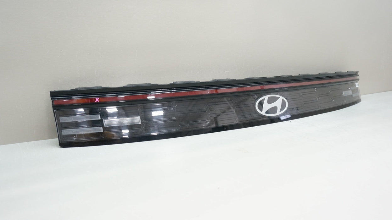 2024-2025 HYUNDAI SONATA REAR CENTER TAIL LIGHT OEM 92409L1550