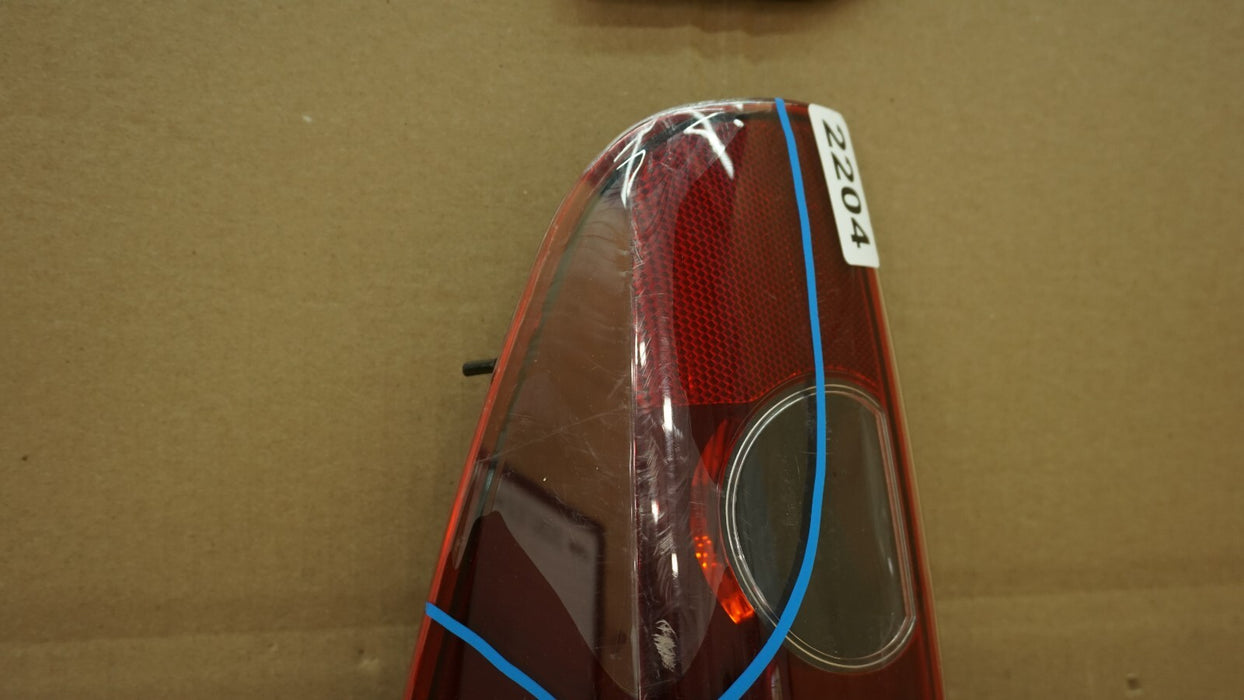 2004-2012 GMC CANYON RIGHT PASSENGER SIDE TAIL LIGHT OEM