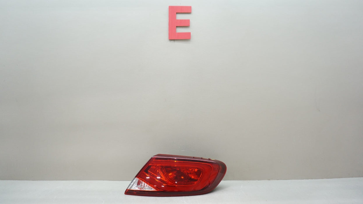 2015-2017 CHRYSLER 200 REAR RIGHT PASSENGER SIDE TAIL LIGHT OEM