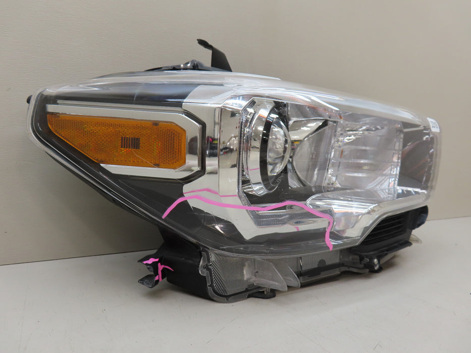 2016-2020 TOYOTA TACOMA FRONT RIGHT PASSENGER HEADLIGHT HALOGEN OEM