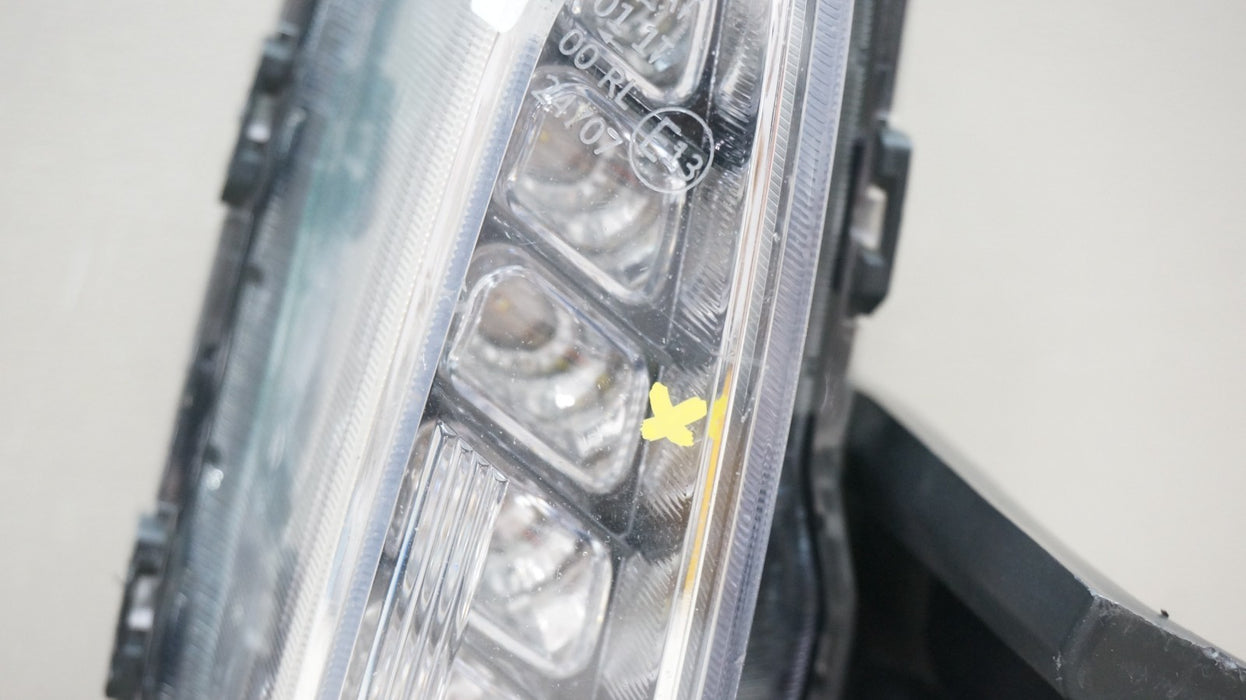 2018-2020 HYUNDAI ELANTRA GT FRONT RIGHT DAYTIME RUNNING LIGHT OEM 92208G3101
