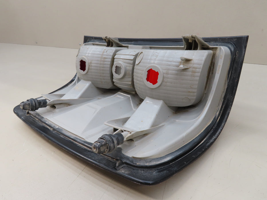 2014 2015 CHEVROLET SILVERADO 1500 REAR RIGHT PASSENGER SIDE TAIL LIGHT OEM