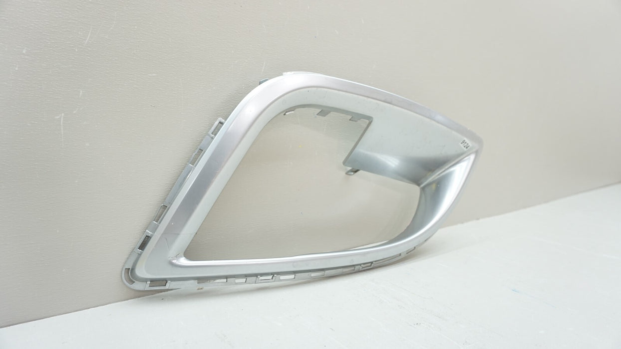 2010-2016 BUICK REGAL FRONT RIGHT FOG LIGHT TRIM COVER OEM 13267844