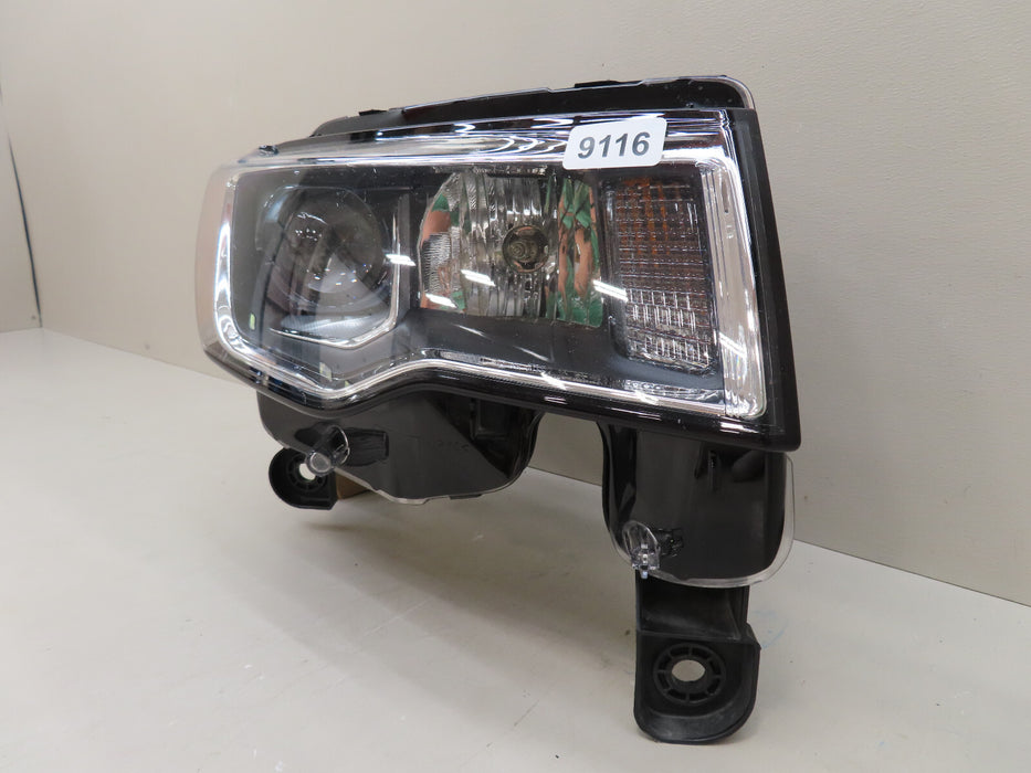 2017-2022 JEEP GRAND CHEROKEE FRONT RIGHT PASSENGER HEADLIGHT HALOGEN OEM