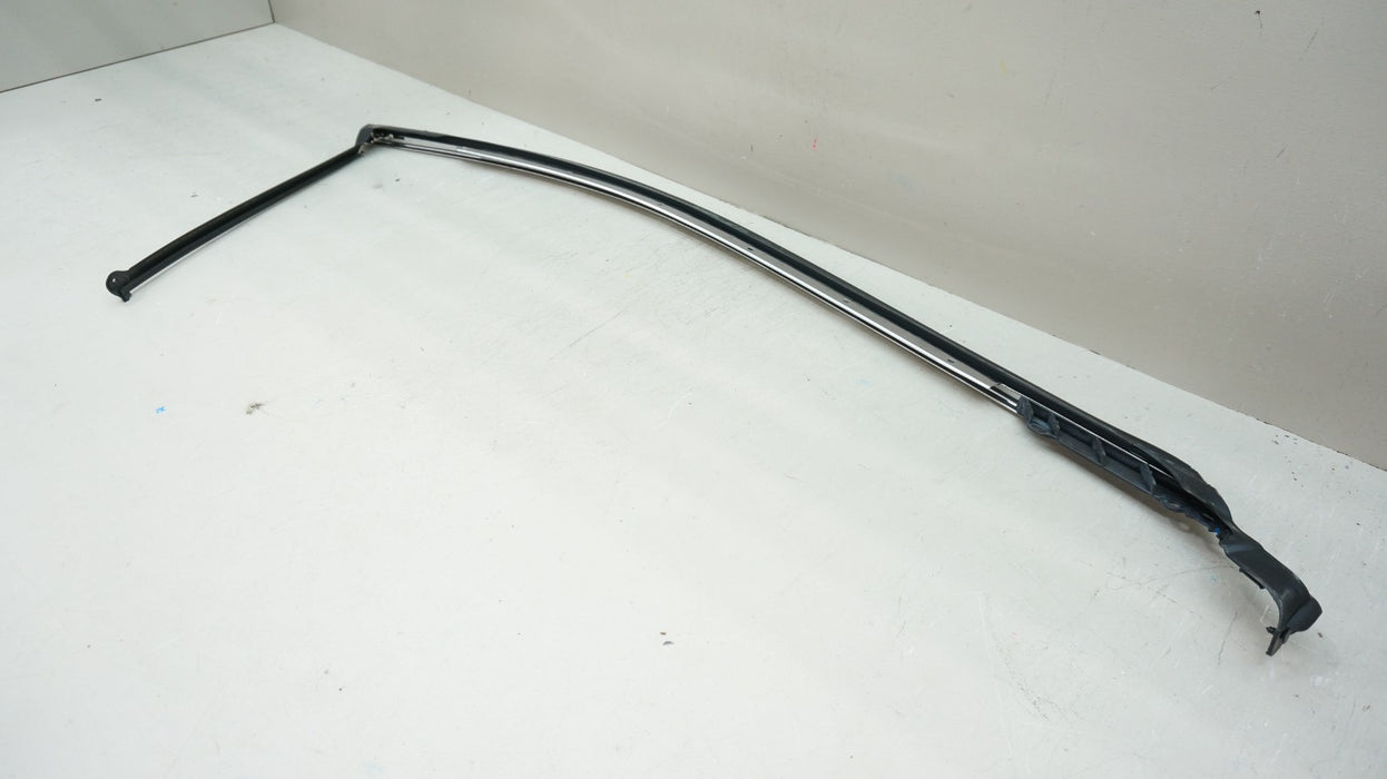 2010-2016 CADILLAC SRX FRONT DRIVER DOOR WINDOW UPPER REVEAL MOLDING 20943557