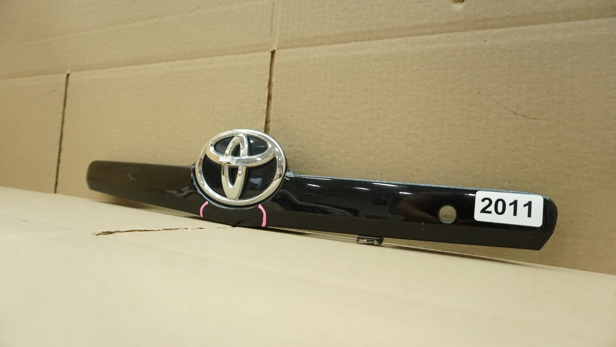 2007-2009 TOYOTA CAMRY GARNISH TAILGATE TRIM MOLDING OEM 76801-06120 07 08 09
