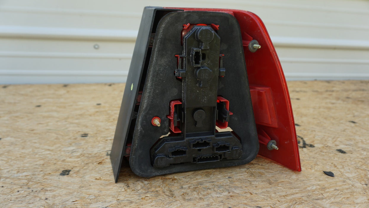 2004 2005 VW VOLKSWAGEN JETTA LEFT REAR TAILLIGHT OEM