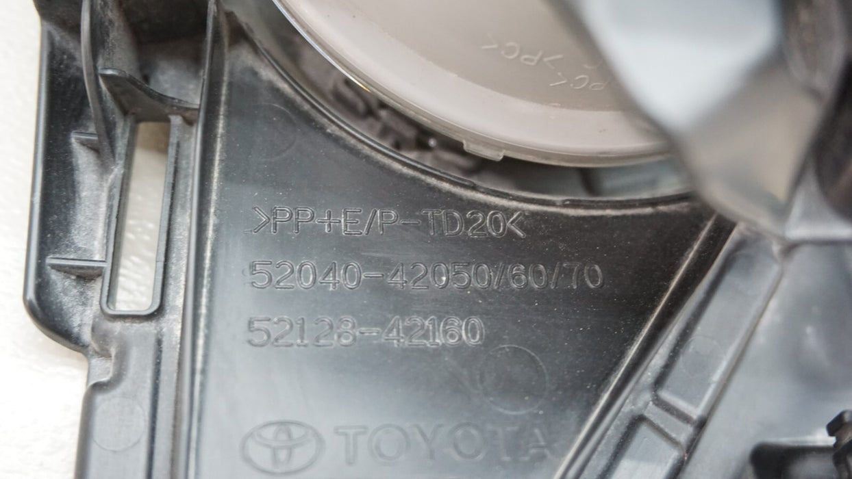 2016-2019 TOYOTA RAV4 LEFT DRIVER SIDE FOG LIGHT LAMP BEZEL OEM 52040-42050