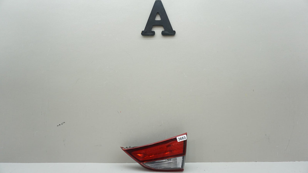 2014-2016 HYUNDAI ELANTRA REAR RIGHT SIDE INNER TAIL LIGHT LAMP OEM 92404-3X2