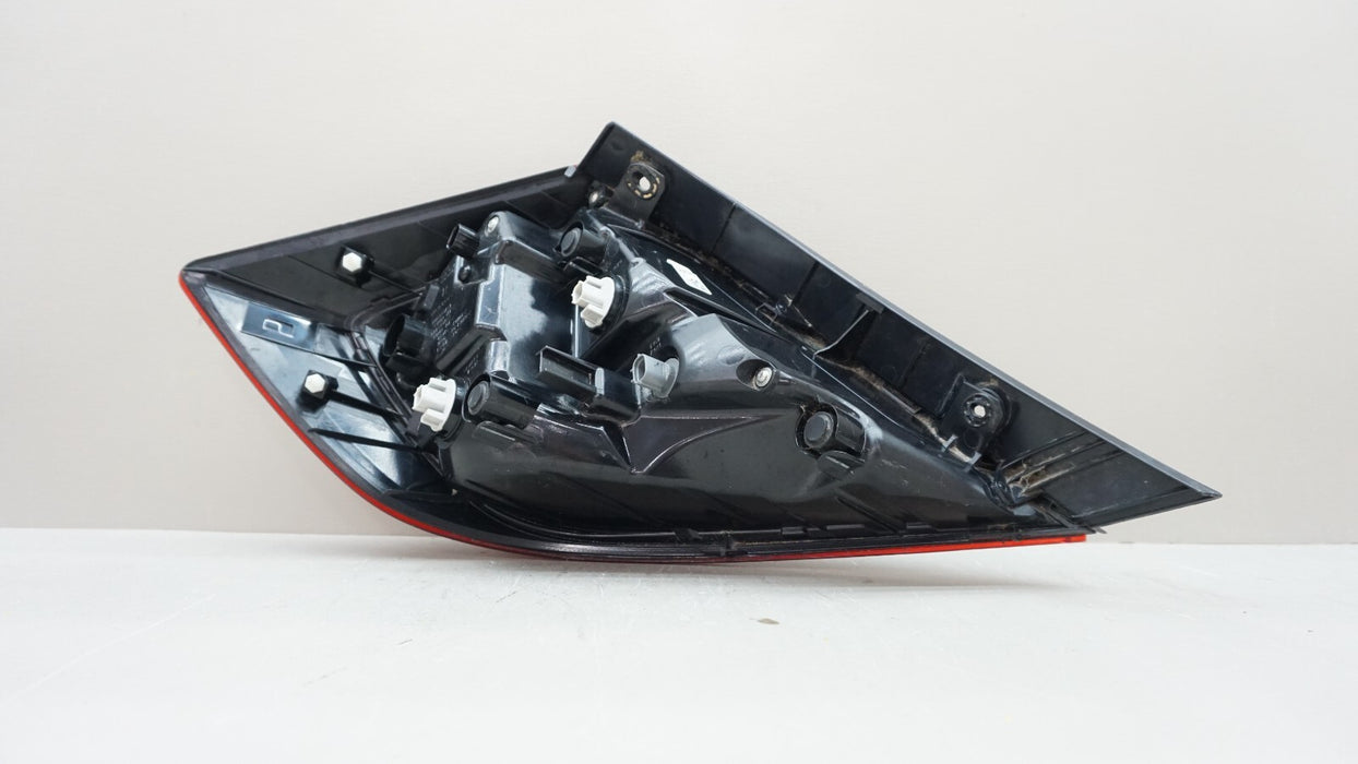 2016-2021 HONDA CIVIC SEDAN REAR RH RIGHT PASSEBGER SIDE OUTER TAIL LIGHT OEM