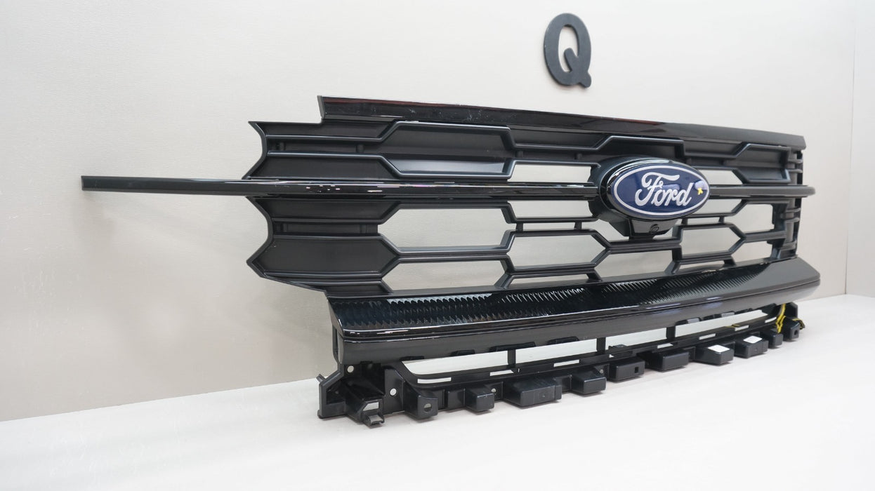 2025-2026 FORD EXPEDITION FRONT BUMPER GRILLE W/ CAMERA W/LIGHT BAR OEM