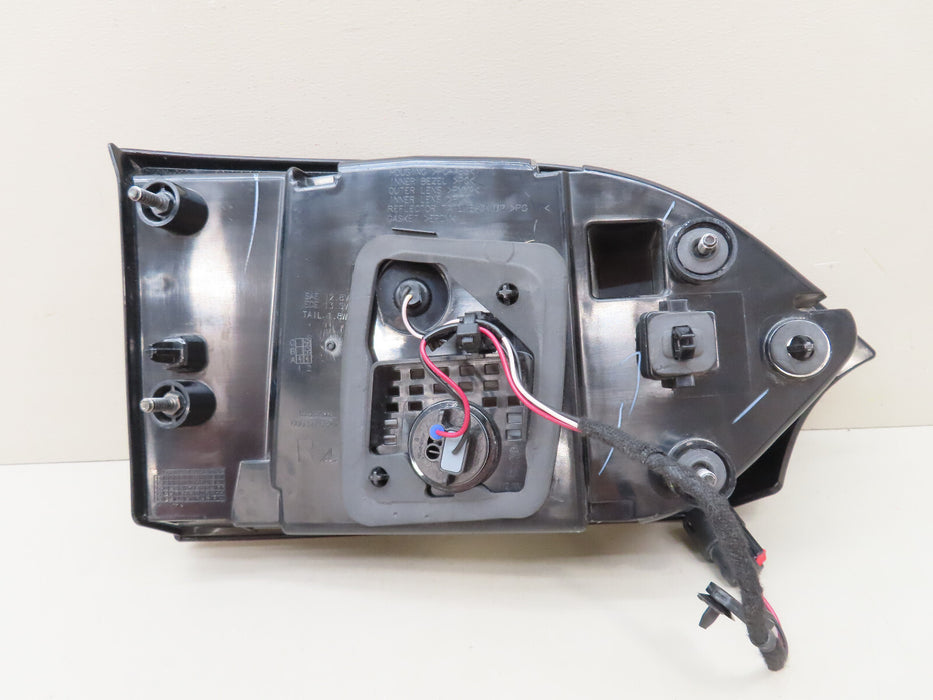 2017-2020 CHRYSLER PACIFICA REAR RIGHT PASSENGER SIDE INNER TAIL LIGHT OEM