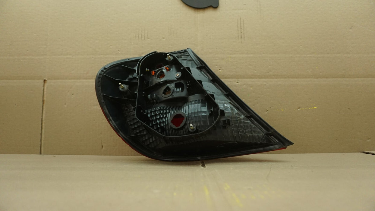 2002-2004 TOYOTA CAMRY RIGHT PASSENGER SIDE TAIL LIGHT HALOGEN OEM 02 03 04