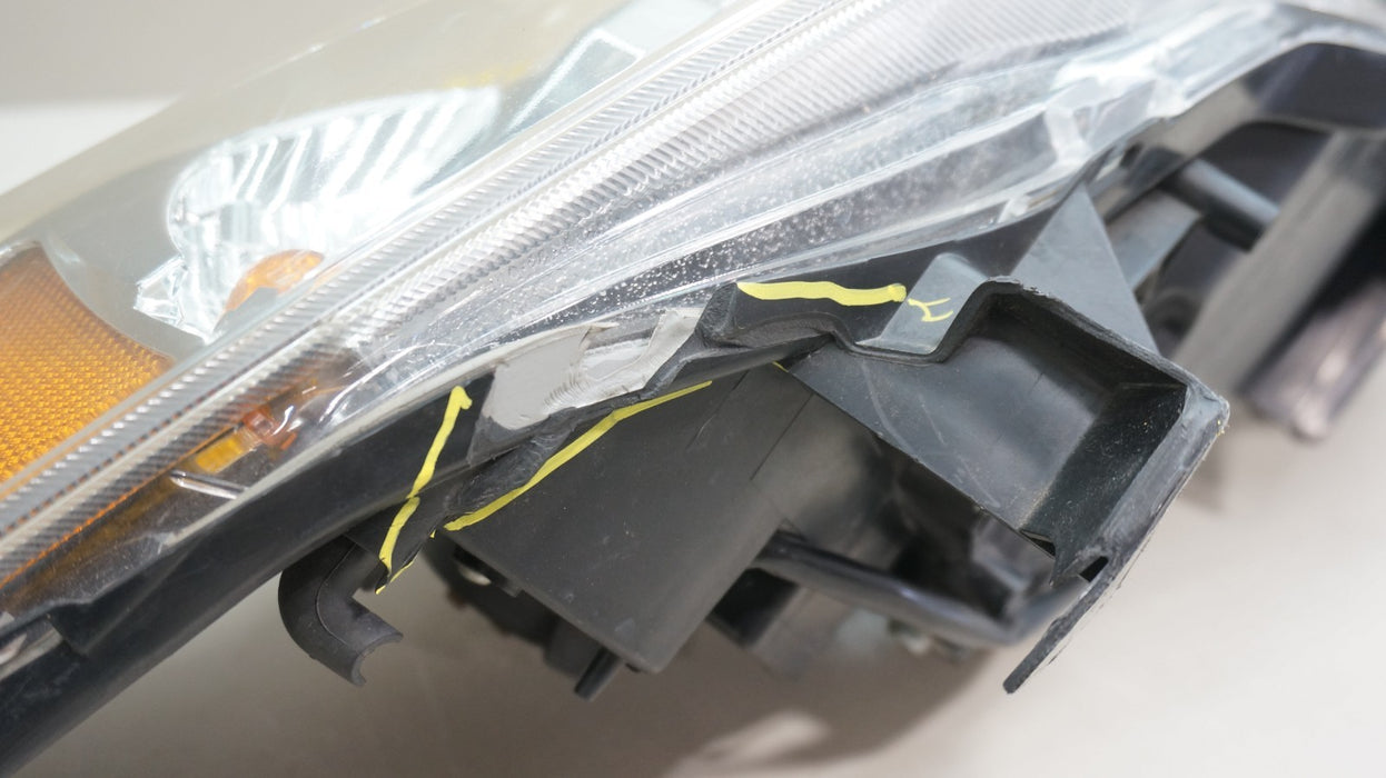 2006-2007 MAZDA 5 FRONT RIGHT PASSENGER SIDE HALOGEN HEADLIGHT OEM