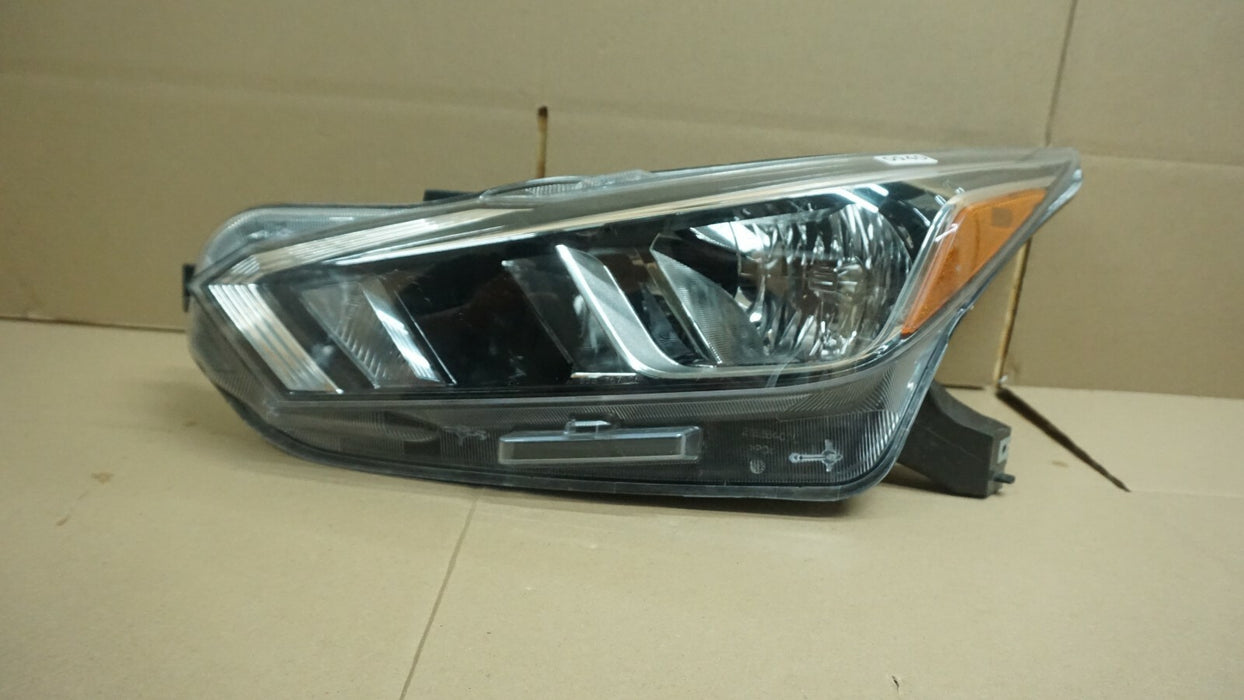 2020-2021 NISSAN VERSA FRONT LEFT DRIVER SIDE HEADLIGHT HALOGEN LAMP LIGHT OEM