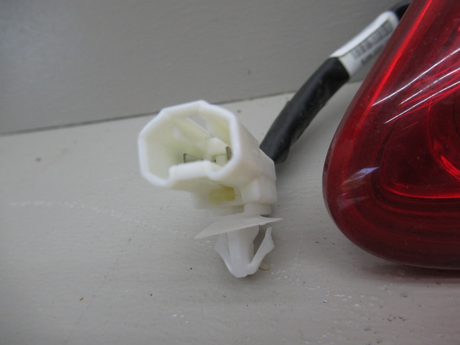 2010-2011 TOYOTA CAMRY REAR RIGHT PASSENGER SIDE INNER TAIL LIGHT LAMP OEM