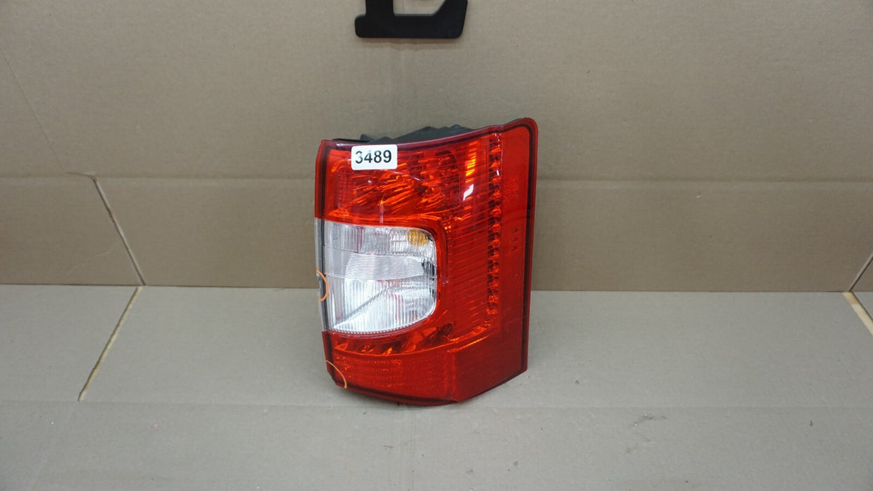 2011-2016 CHRYSLER TOWN & COUNTRY REAR RIGHT PASSENGER SIDE TAIL LIGHT OEM